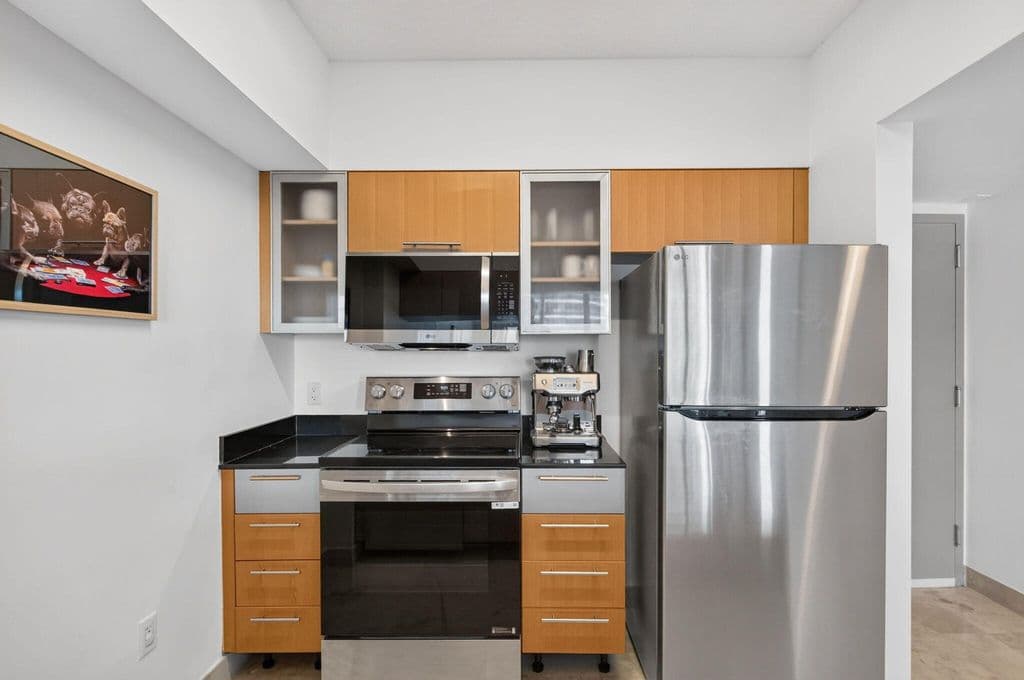 1-bedroom Condo — 1750 N BAYSHORE Drive #4109