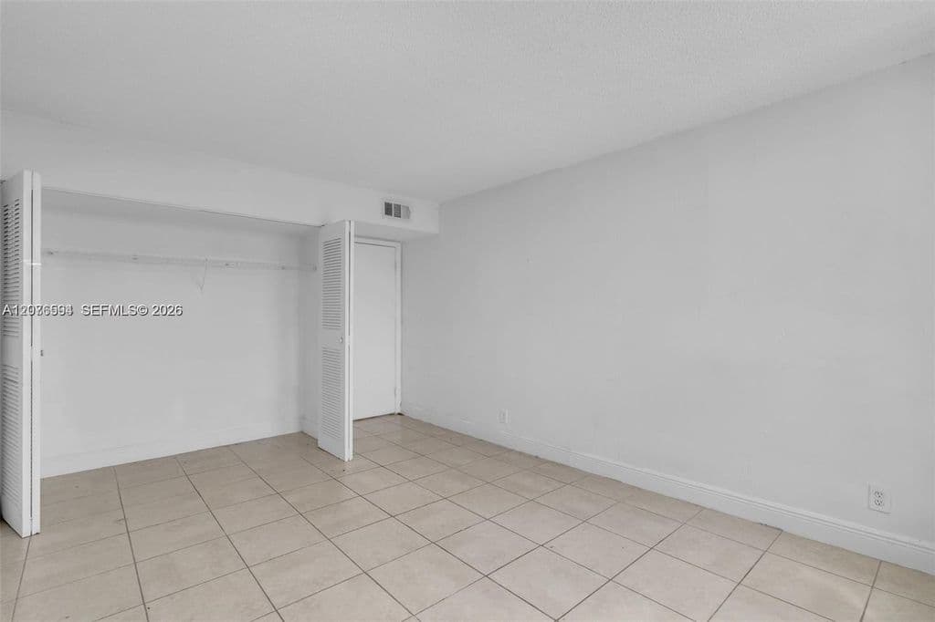 2+1 Condo — 9143 SW 77th Ave APT B710