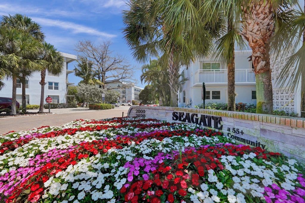 2+1 Condo — 2000 S FEDERAL Highway #307