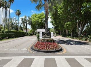 3+1 Townhouse — 20308 NE 34th Ct #38, Aventura, 33180