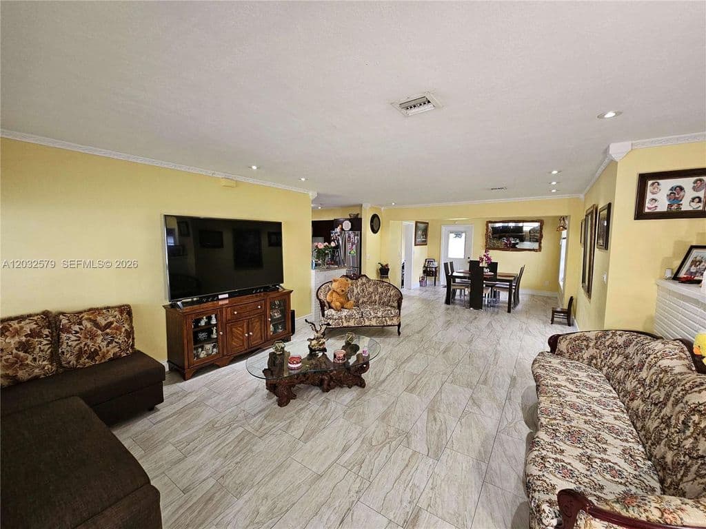 4+1 Müstakil ev — 7470 Polk St