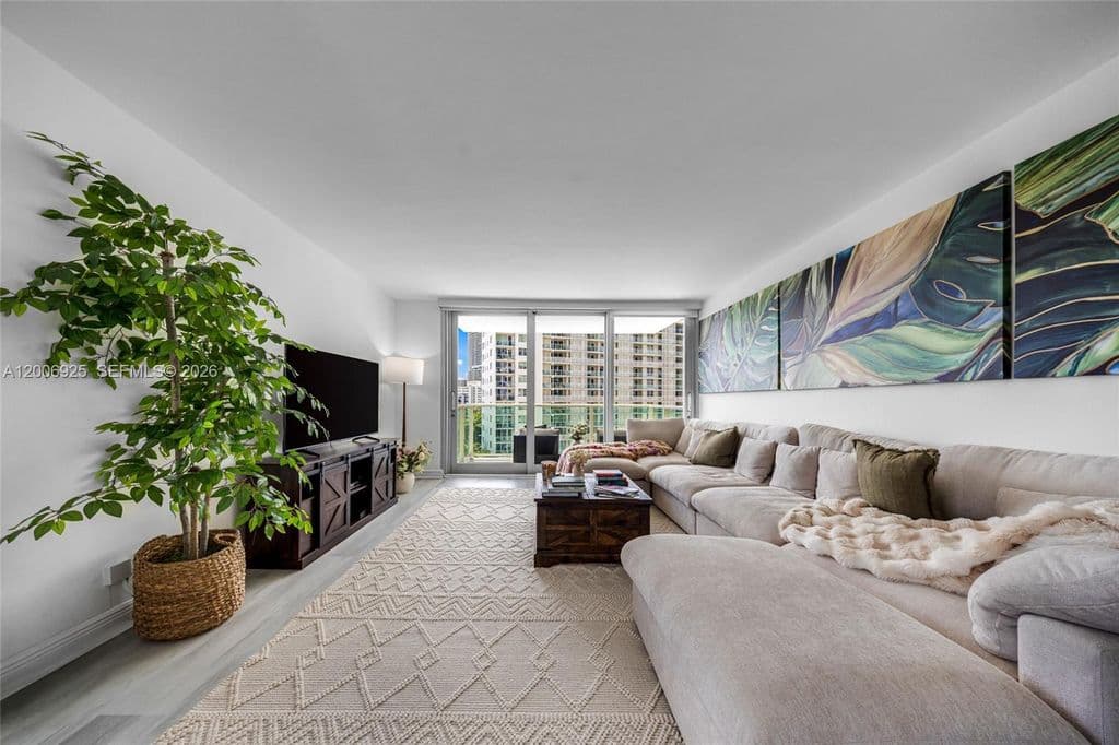 2+1 Condo — 1000 West Ave APT 702