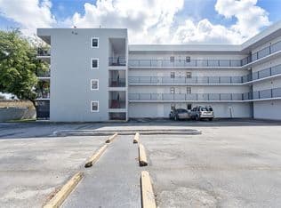 3+1 Condo — 5825 W 25th Ct APT 212, Hialeah, 33016
