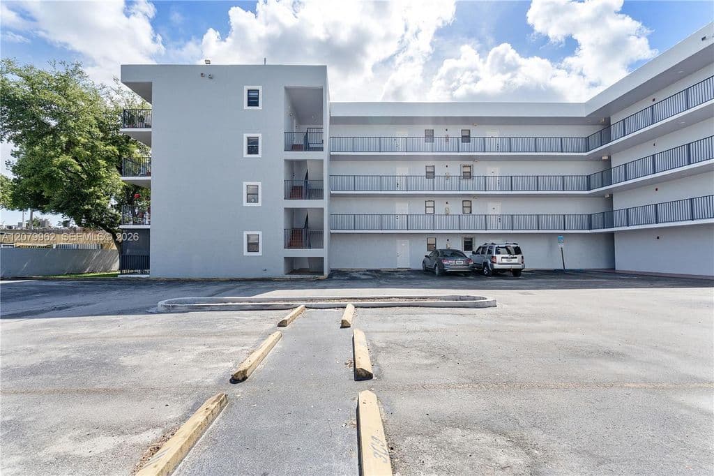 3+1 Condo — 5825 W 25th Ct APT 212