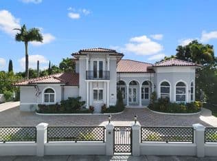 5-bedroom Single-Family Home — 12770 SW 188th St, Miami, 33177