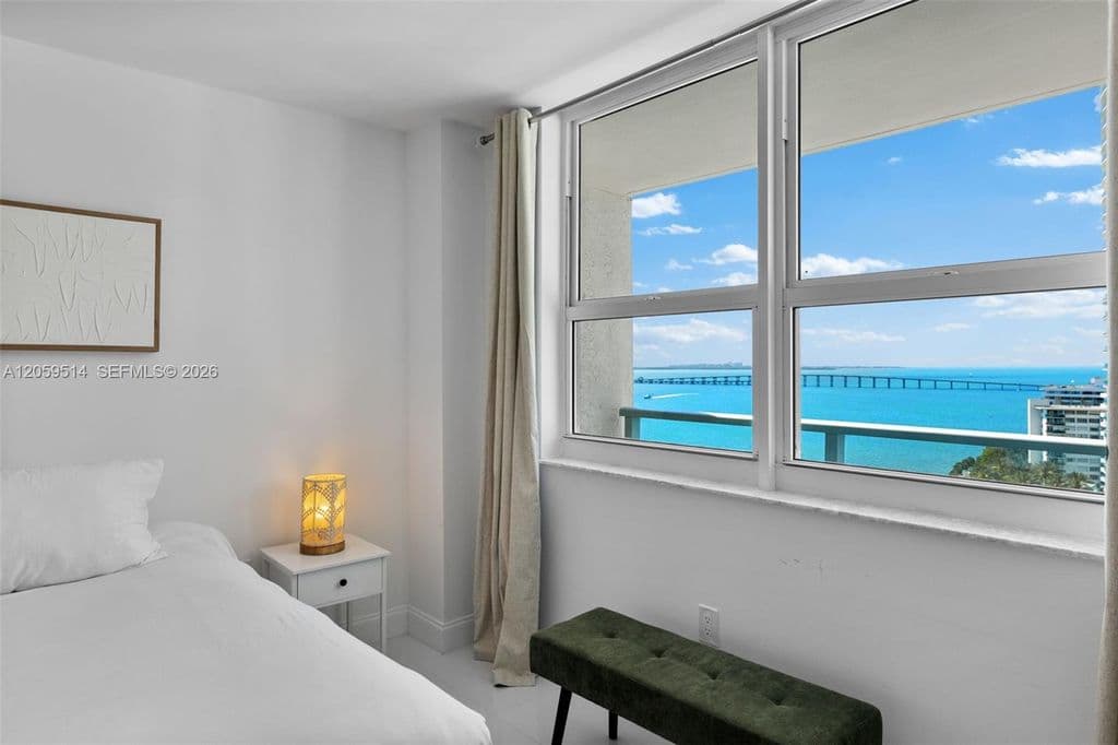1-bedroom Condo — 1155 Brickell Bay Dr APT 2005