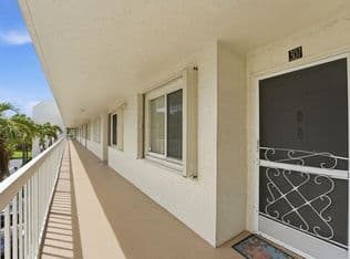 2+1 Condo — 3146 Via Poinciana #307, Lake Worth, 33467