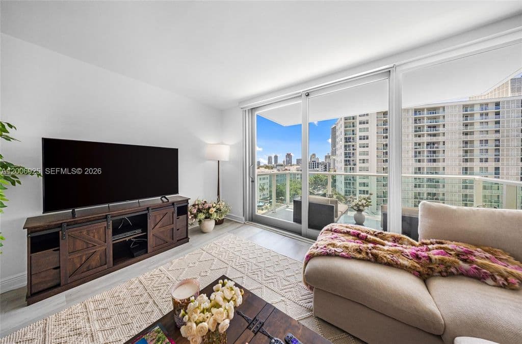 2+1 Condo — 1000 West Ave APT 702