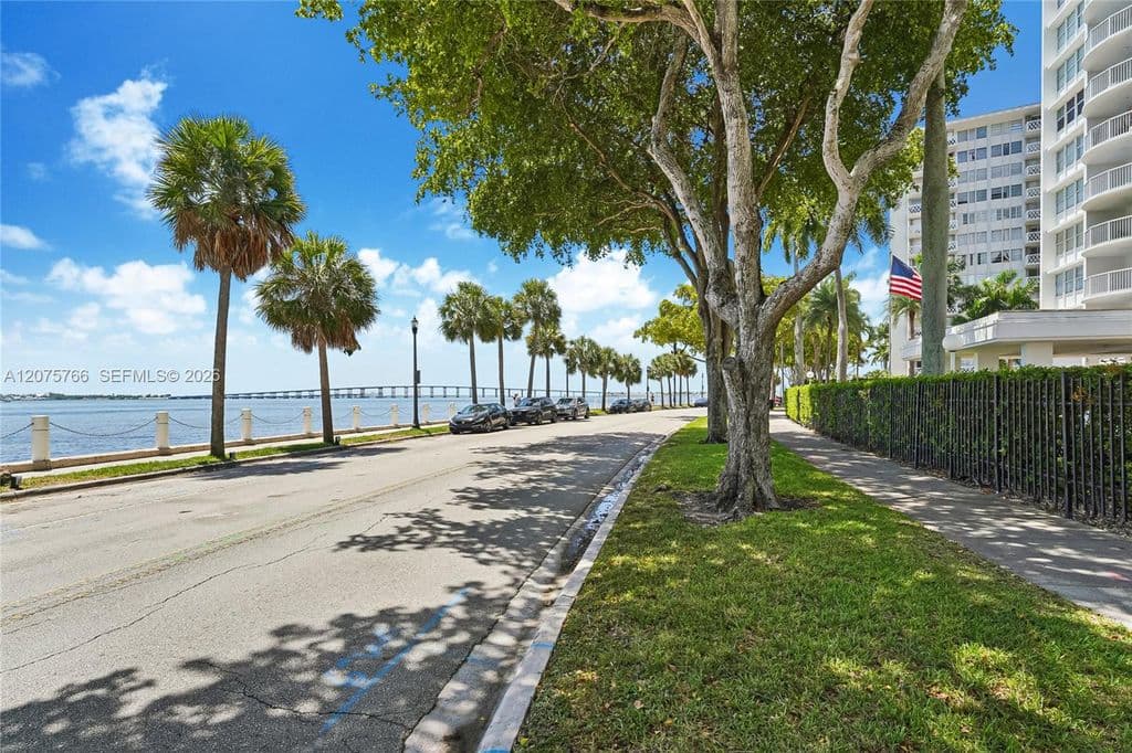 2-bedroom Condo — 1420 Brickell Bay Dr APT 206D