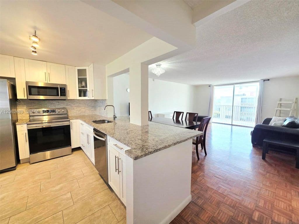 2+1 Condo — 319 NE 14th Ave APT 702