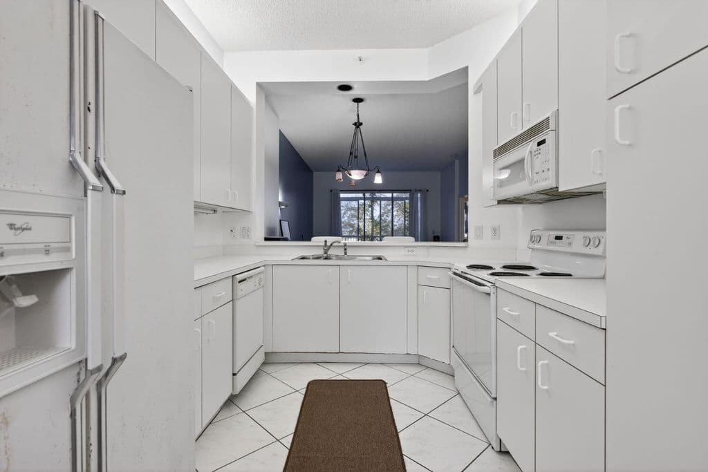2-bedroom Condo — 9575 Weldon Circle Apt C413