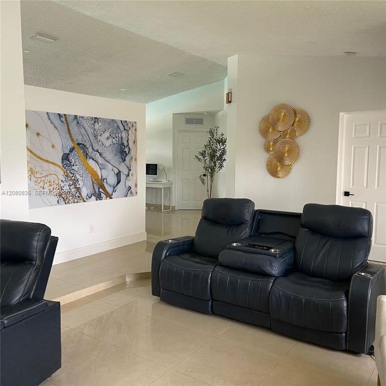 4+1 Müstakil ev — 14700 SW 151st Ter