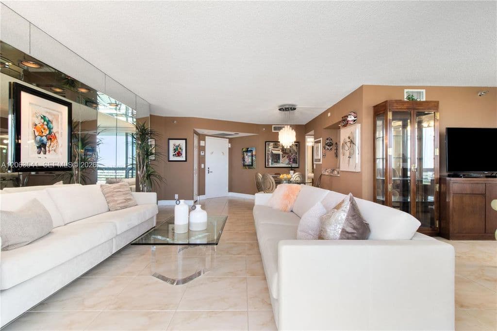 2+1 Condo — 3500 Mystic Pointe Dr APT 2204