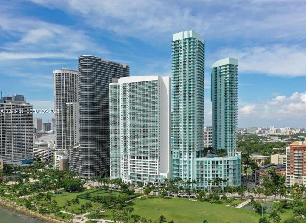 2+1 Condo — 1900 N Bayshore Dr APT 2415