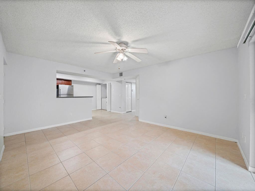 2-bedroom Condo — 5560 NW 61st Street #707