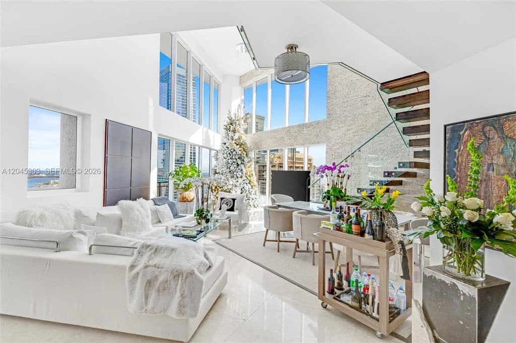 3-bedroom Condo — 60 SW 13th St APT 3200