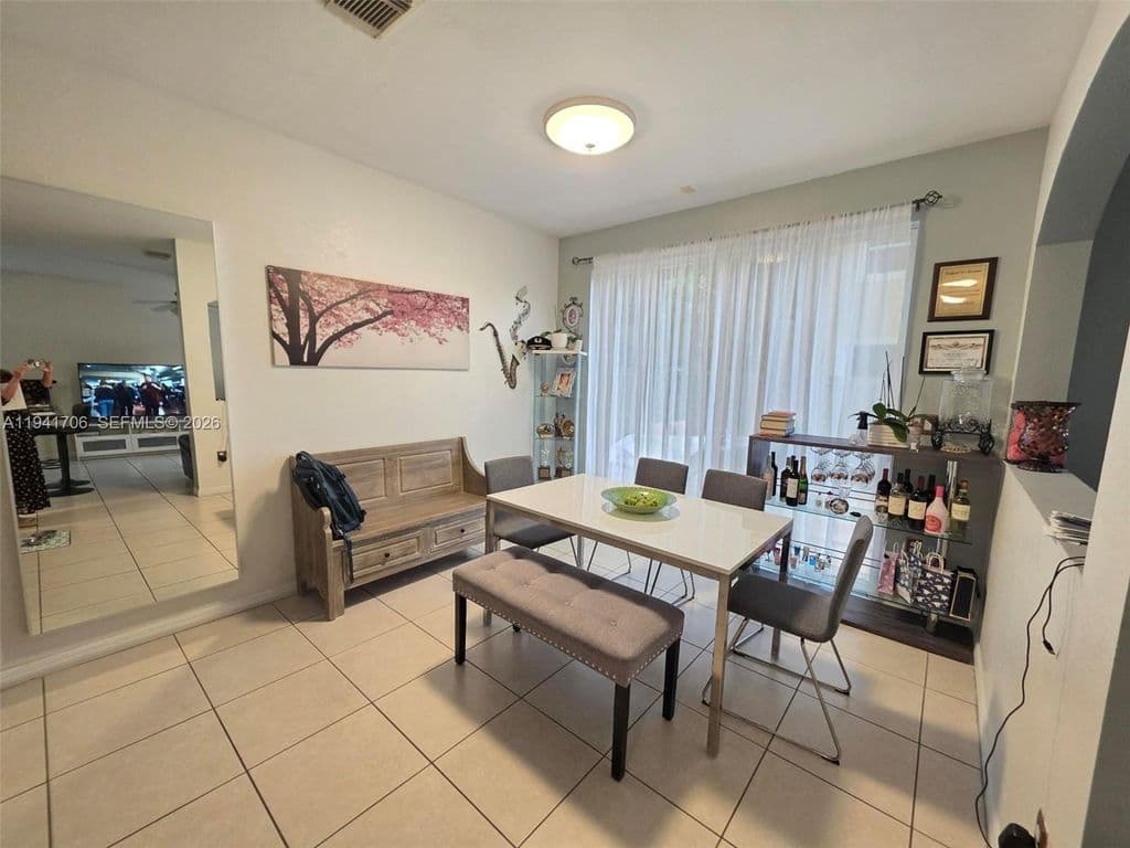 3+1 Mülk — 11702 SW 137th Pl