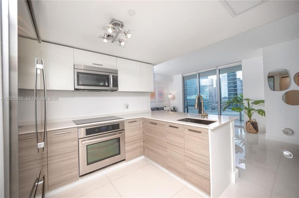 1-bedroom Condo — 1300 Brickell Bay Dr APT 1601
