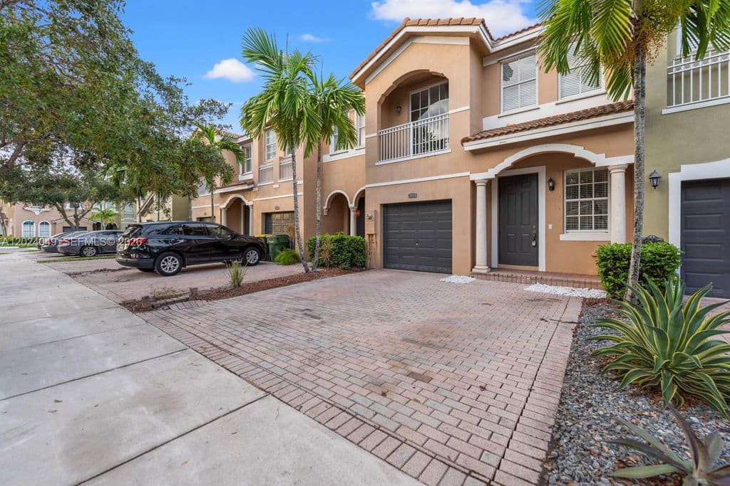 4+1 Mülk — 2511 SE 15th Ct