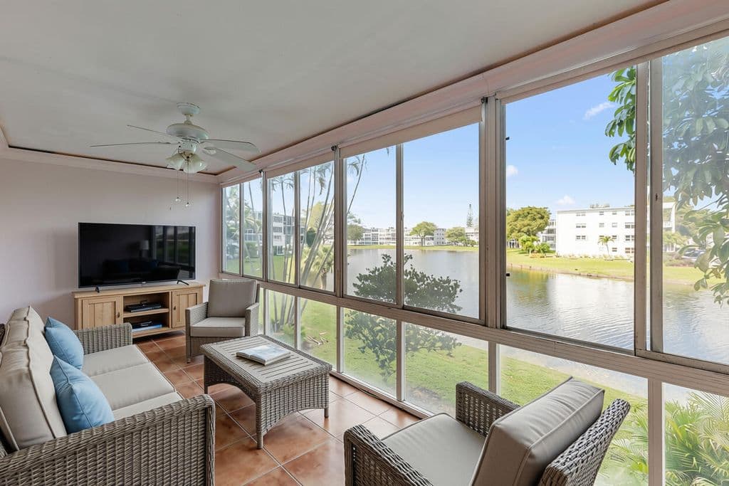 2+1 Condo — 2122 Cambridge F #2122