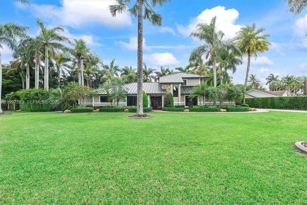 5-bedroom Single-Family Home — 14800 SW 166th St