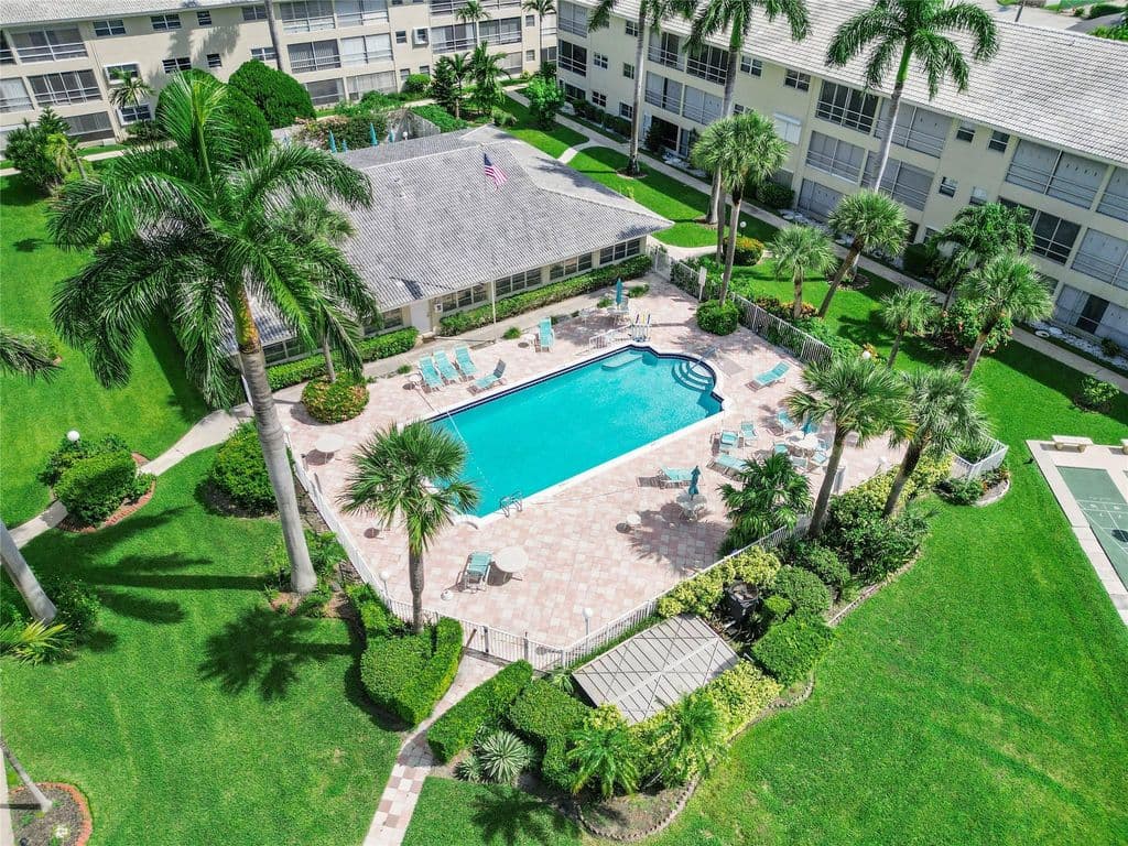 2-bedroom Condo — 1951 NE 39th Street #156