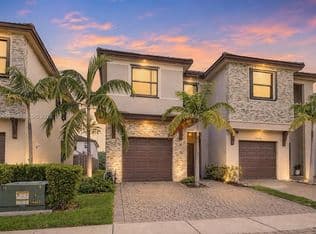 3-bedroom Townhouse — 25158 SW 108th Ave, Homestead, 33032
