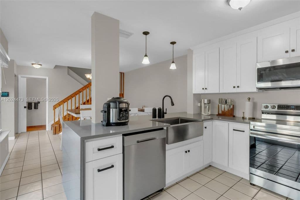 3-bedroom Property — 11022 Chandler Dr
