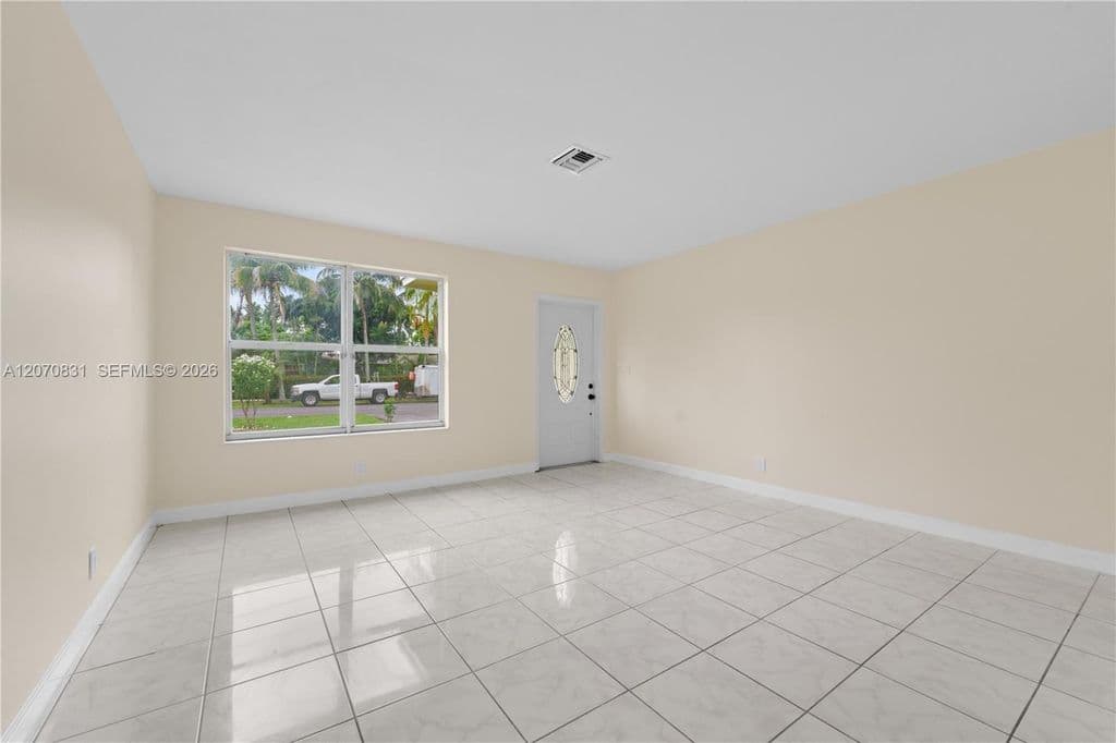3+1 Müstakil ev — 3561 NW 41st St