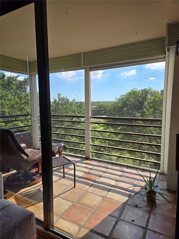 2-bedroom Condo — 1400 Saint Charles Pl APT 612