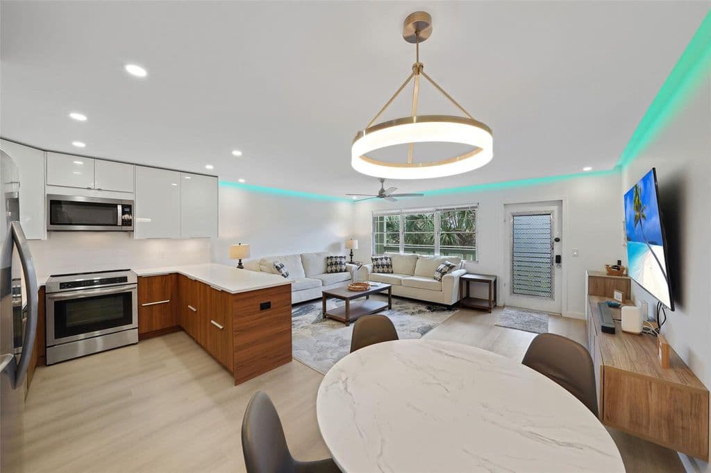 1+1 Condo — 3034 BERKSHIRE B #3034