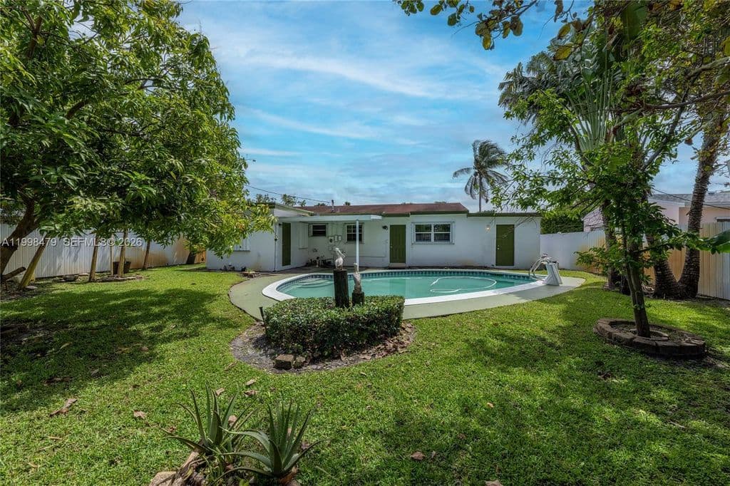 3+1 Müstakil ev — 807 SW 26th Ct