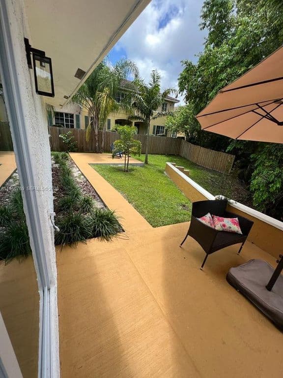 4+1 Müstakil ev — 6120 SW 19th St