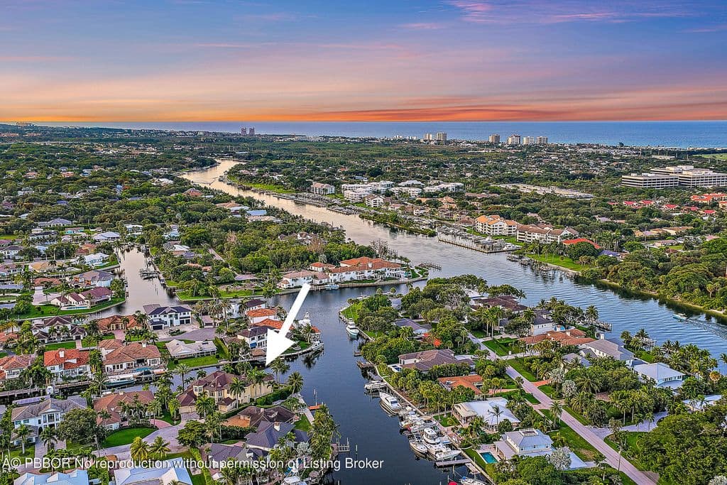 5-bedroom Single-Family Home — 2365 Azure Cir