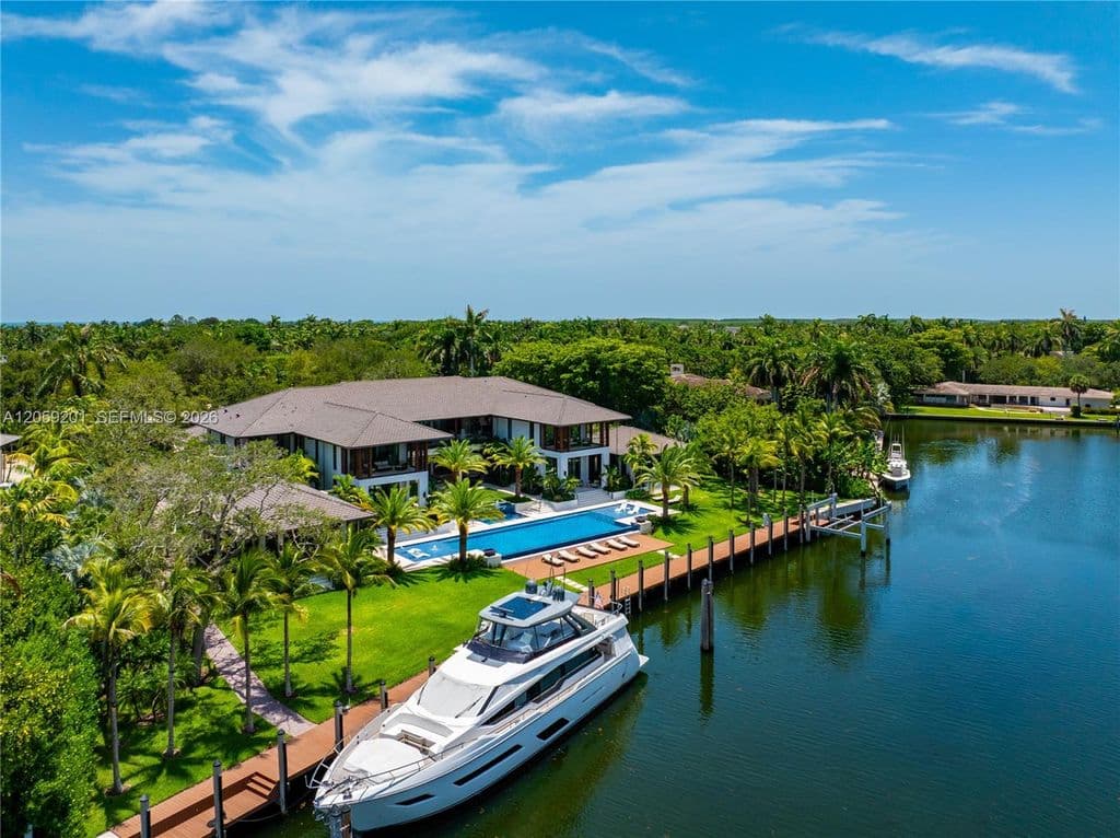 8-bedroom Single-Family Home — 641 Leucadendra Dr