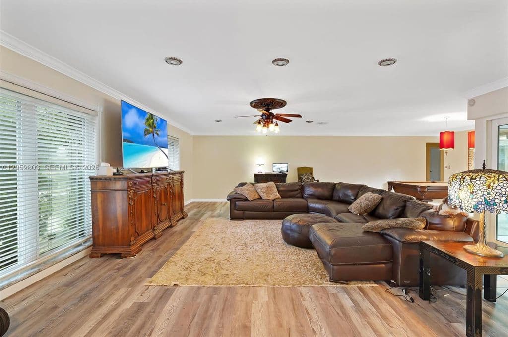 4-bedroom Single-Family Home — 8541 N Lake Dasha Dr