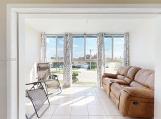 2+1 Condo — 7877 Golf Circle Dr APT 304, Pompano Beach, 33063