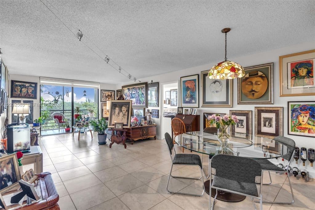 2-bedroom Condo — 1400 Saint Charles Pl APT 623