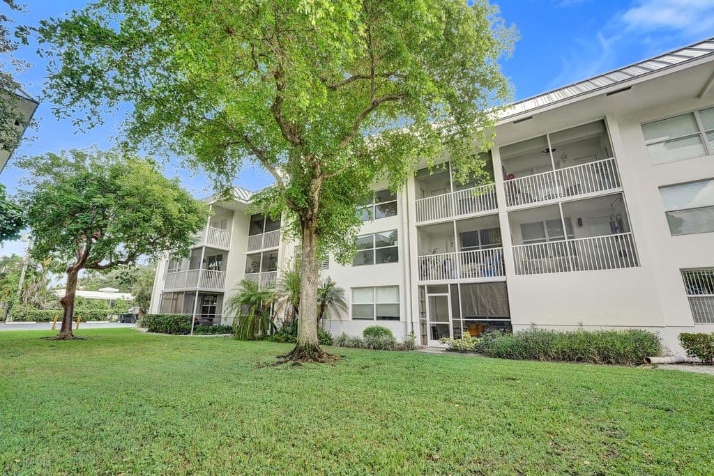 2-bedroom Condo — 4025 N Federal Highway #228B