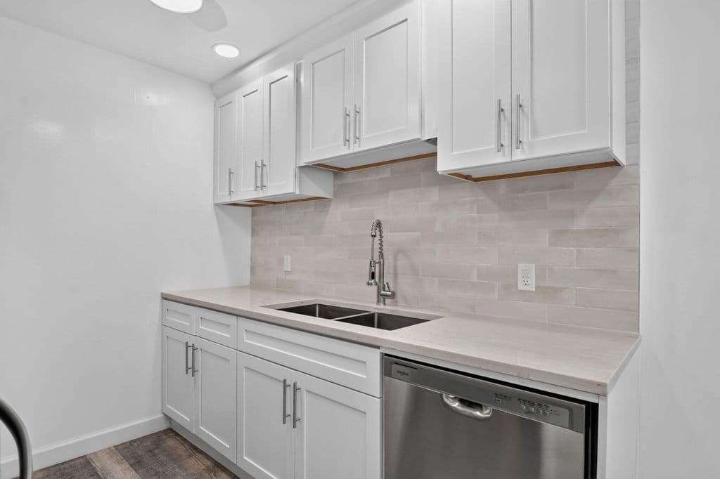 2-bedroom Condo — 3045 Cornwall C