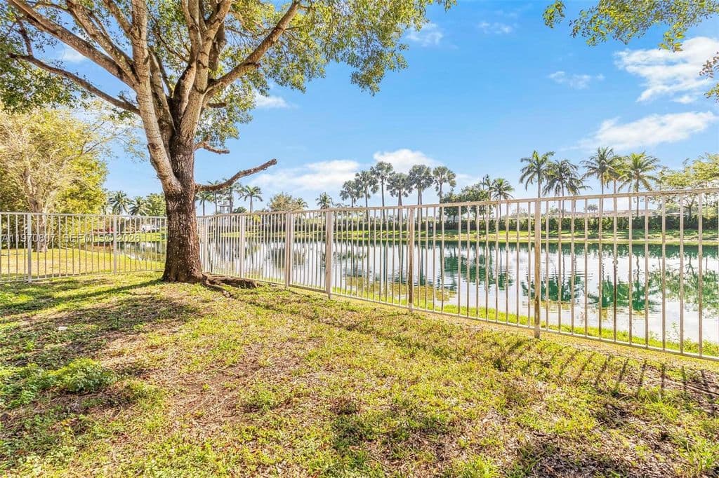 3-bedroom Single-Family Home — 3736 NE 9th Ct