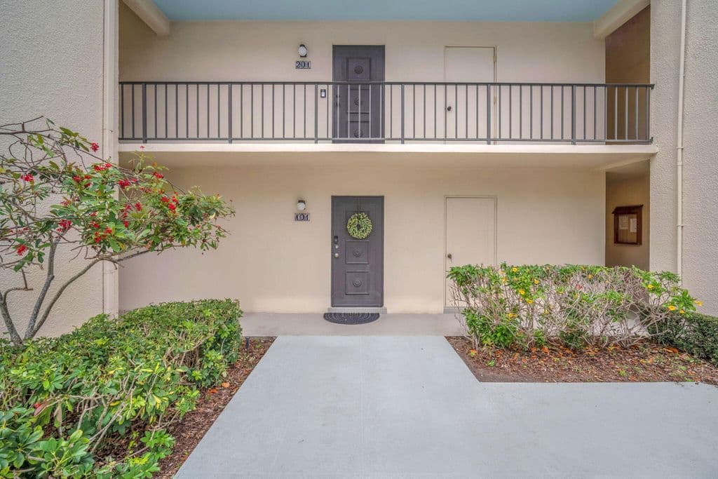 2-bedroom Condo — 1823 Presidential Way #E101