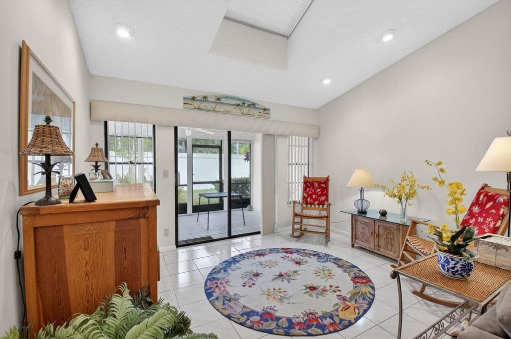 2-bedroom Condo — 10039 Andrea Lane #A