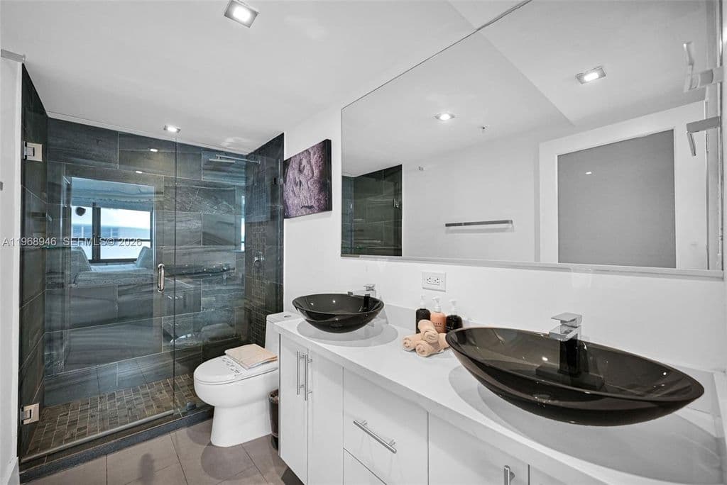2+1 Condo — 5225 Collins Ave APT 714