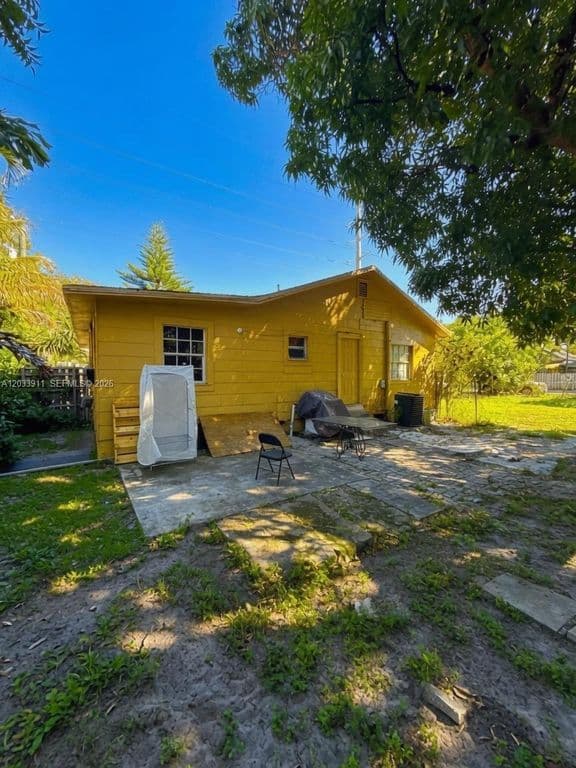 3-bedroom Single-Family Home — 1100 N 24th Ave