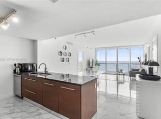 2+1 Condo — 465 Brickell Ave APT 5505, Miami, 33131