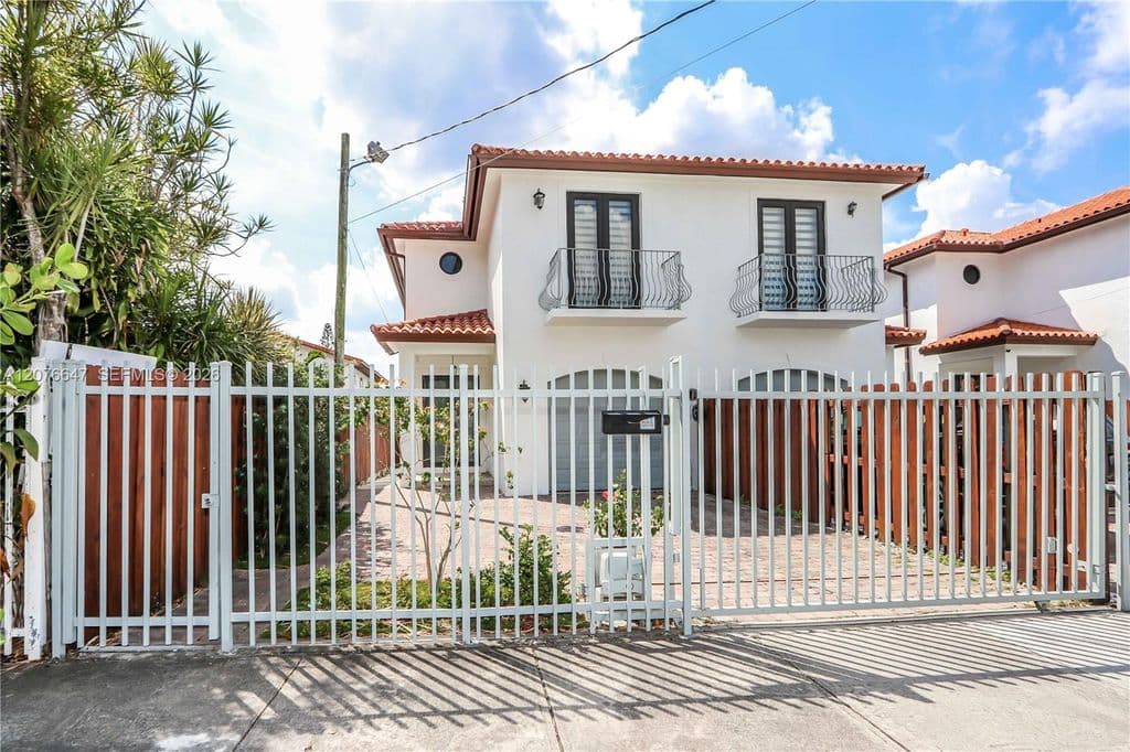 3+1 Müstakil ev — 3018 SW 17th St
