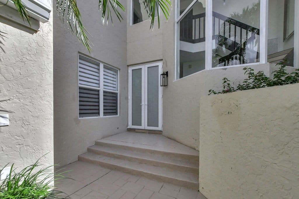3-bedroom Property — 7477 CAMPO FLORIDO