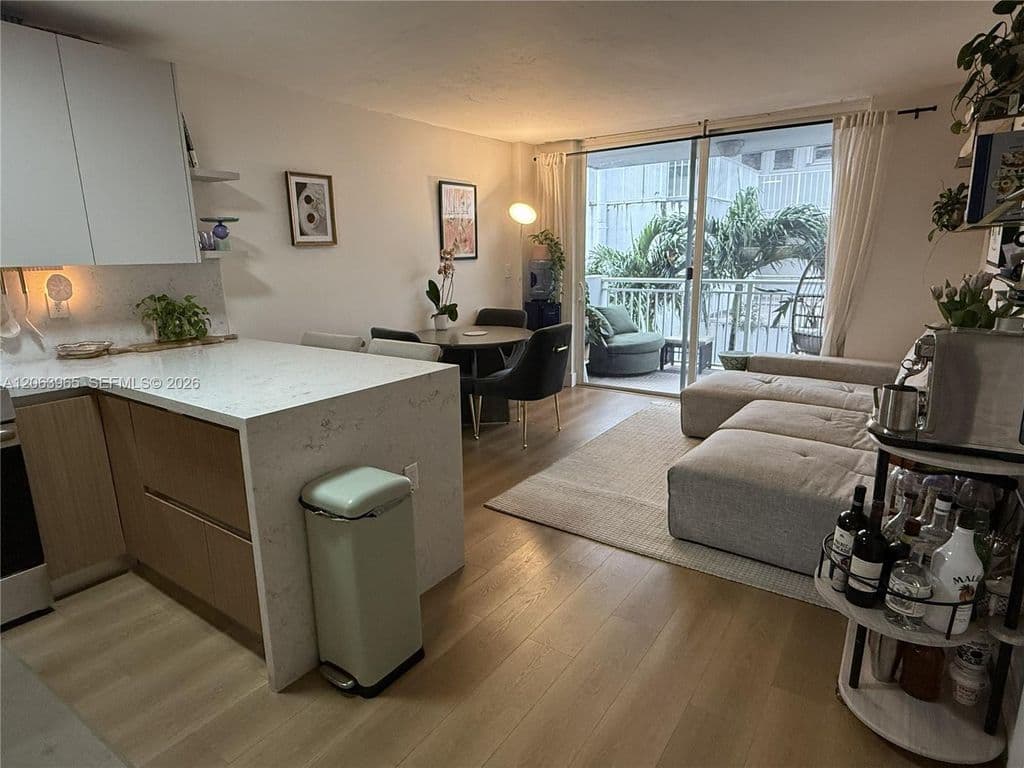 2-bedroom Condo — 1666 West Ave APT 305
