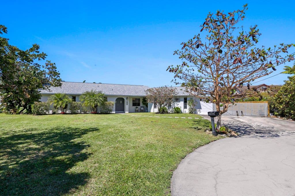 3+1 Müstakil ev — 6797 Bayshore Drive